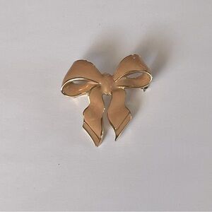 Vintage D’Orlan Bow Brooch – Butterscotch Nude Enamel